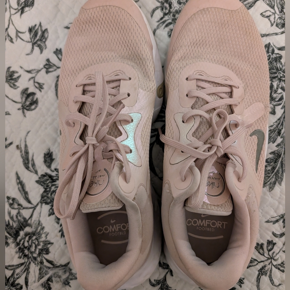 Nike Women's Light Pink Sneakers